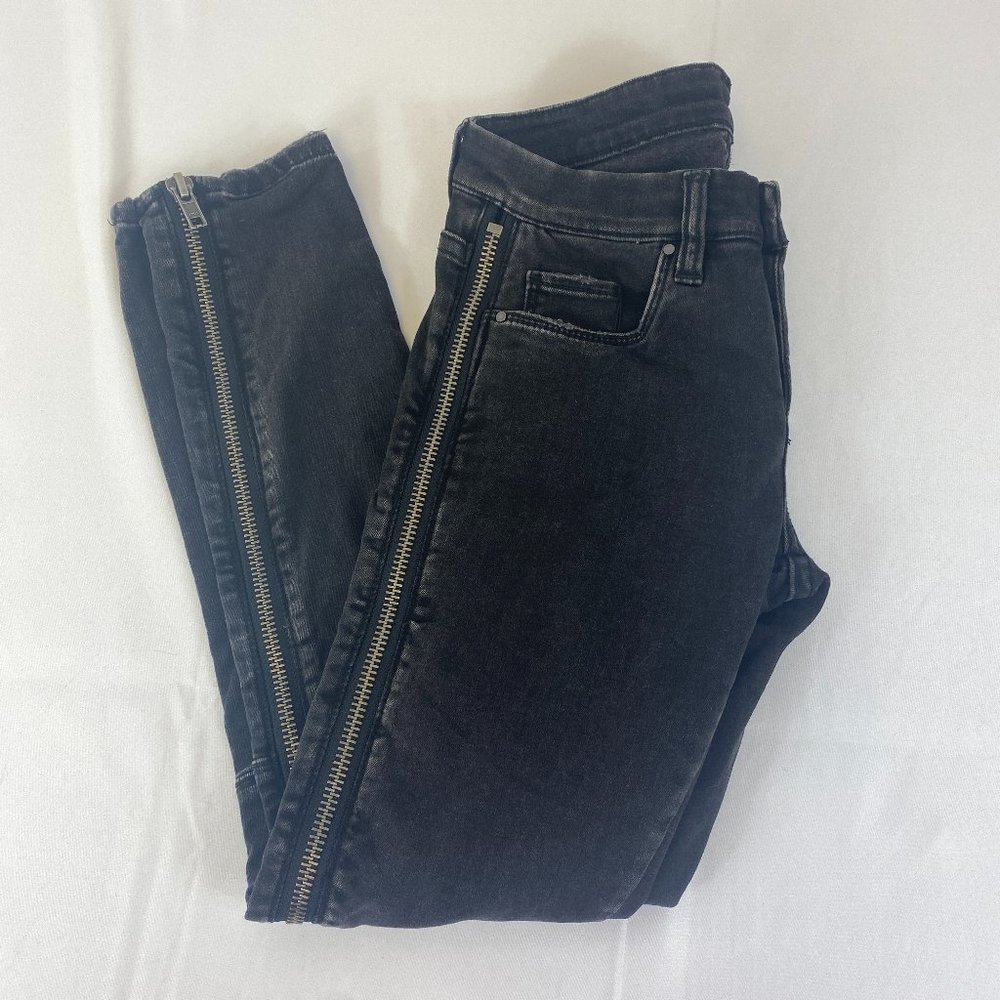 Skinny Black Jeans Zipper Accent Size 25